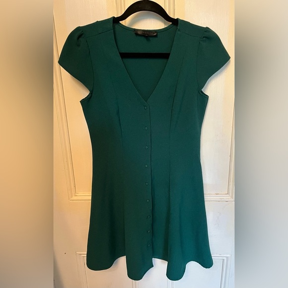 Dynamite Dresses & Skirts - Dynamic Short Cap Sleeve Emerald V Neck Mini Dress Small